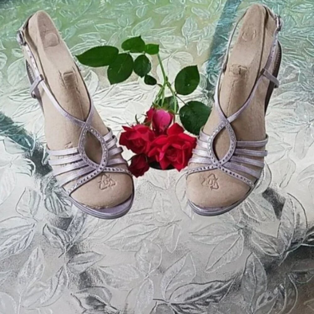 The touch of nina heels Sandals.  Size 8.5 weding, prom, special occasions